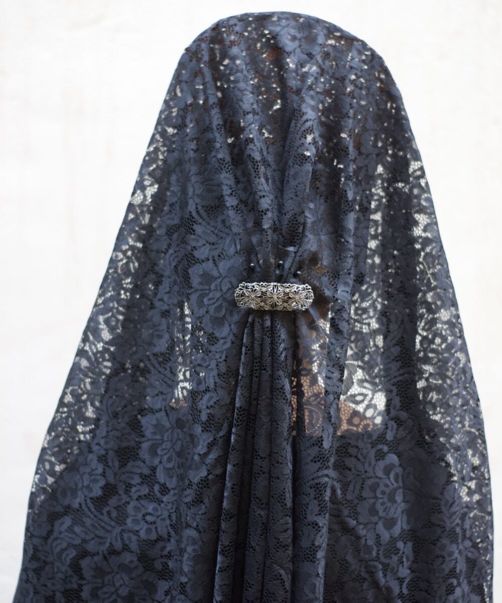 Mantilla negra de encaje
